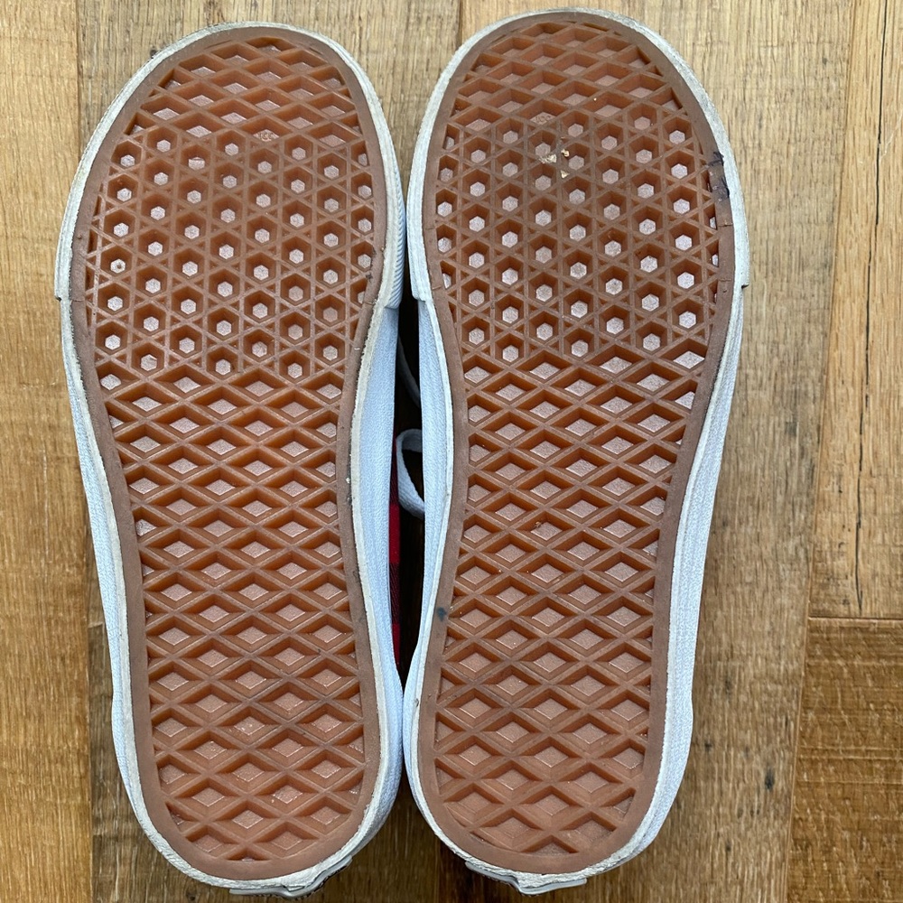 Available are Vans red buffalo check, cheetah - Picture 3 of 7